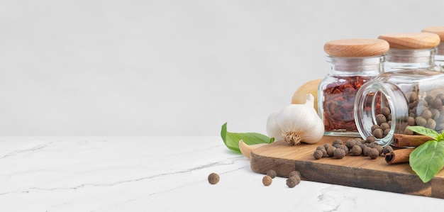 Kuchenny blat z przyprawami
